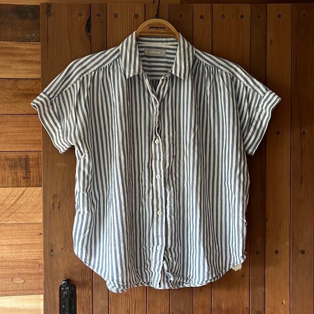 Everlane button up 100% cotton shirt, size medium